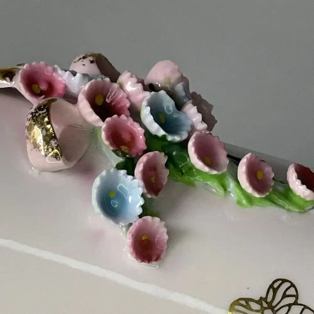 VTG Lefton China pink porcelain bud vase applied high -relief flowers. 6”